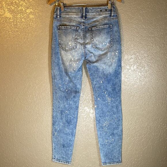 Cabi Cinch Skinny Paint Splatter Jeans Style 5492 Size 4 - Picture 6 of 9
